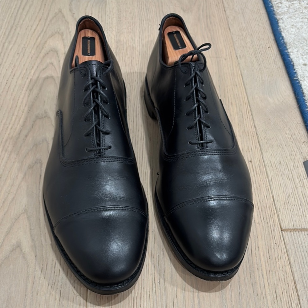 Allen Edmonds Black Oxford Shoes with Polished Leather Finish